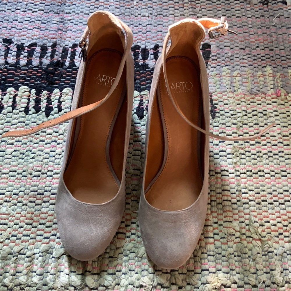 Franco by Franco Sarto Grey Suede Heels 8.5